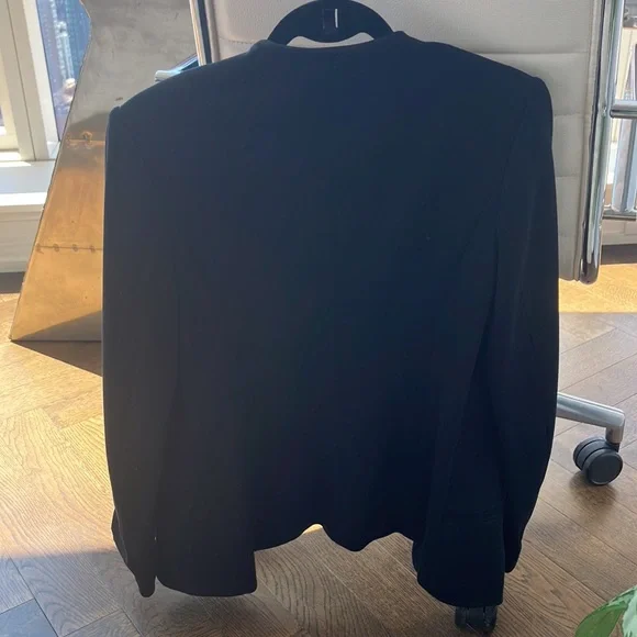 Blazer - Picture 4 of 5